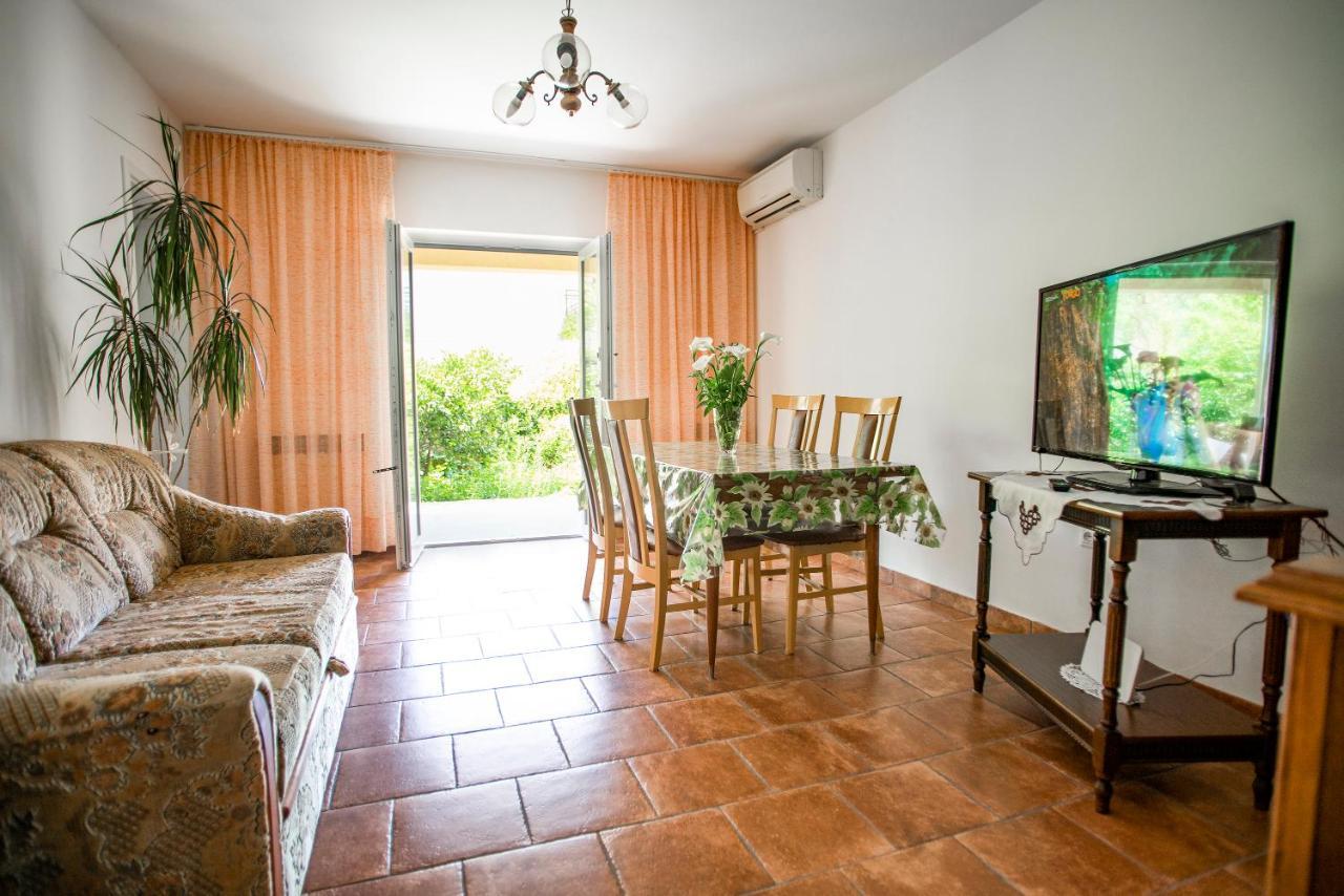 Apartment Nina Rovinj Exterior photo